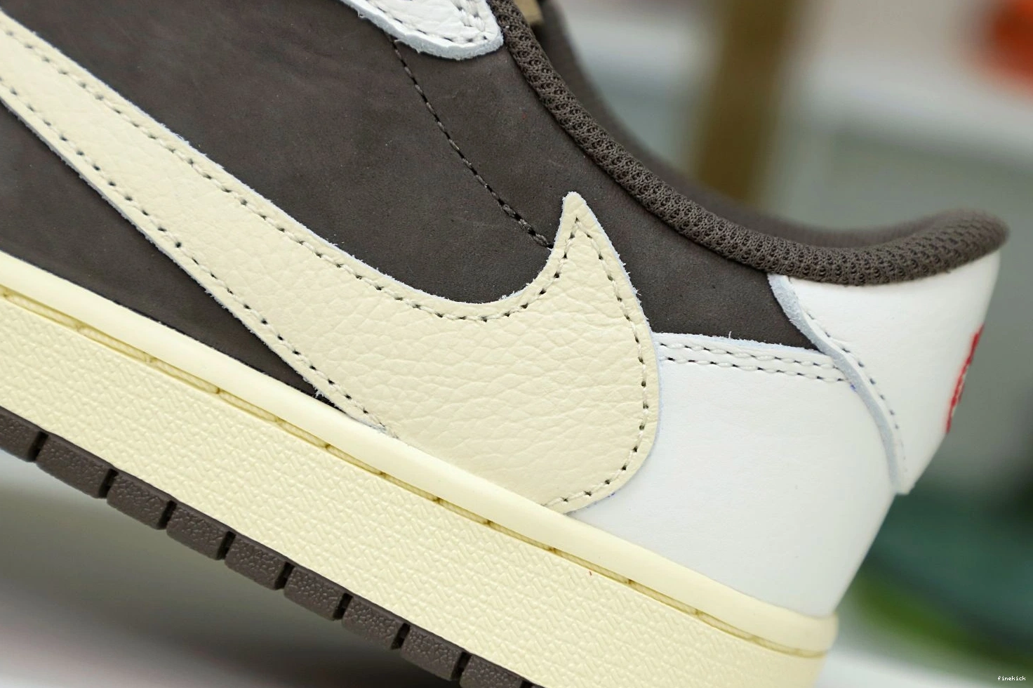 LOW OG SCOTT 1 AIR MOCHA REVERSE TRAVIS X JORDAN 0815